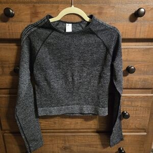 Fabletics Ombre' Seankess Lonh Sleeve Crop Top Black/ Grey Size Large